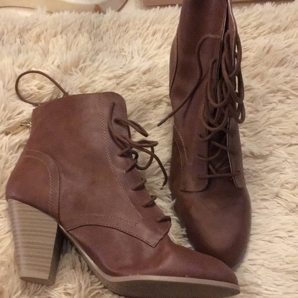 Brown boots - Picture 2 of 2